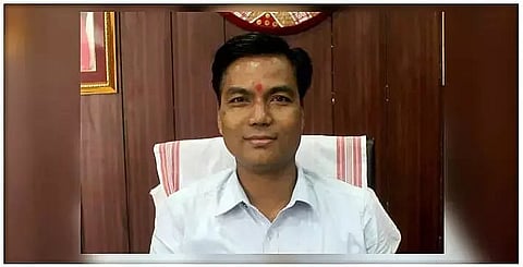 Guwahati Mayor Mrigen Sarania interacts with drivers of GMC