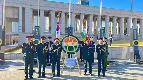 Chief of the Army Staff (COAS) General Manoj Pande calls on General Kim Seung-yum