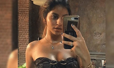 Suhana Khan's Selfie With ATM Card Grabs Attention