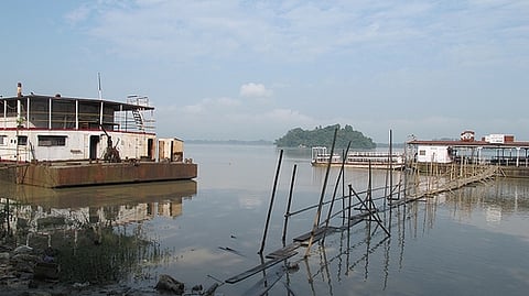 Drive to distribute sanitary pads