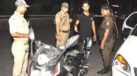 What caused Neanderthals to die out