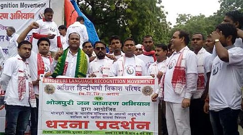 Equity indices fall for 4th day; auto, healthcare stocks slump