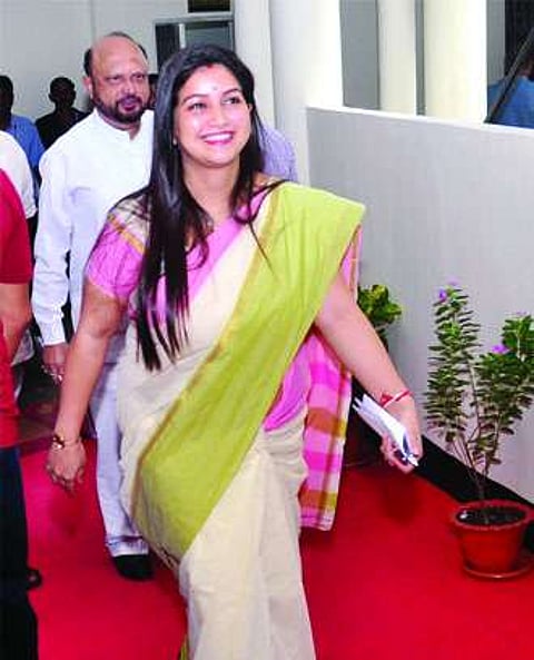 Shairi se mashvare: Urdu poets on religion, tion-building and life