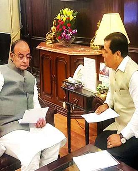 Sonowal calls on idu