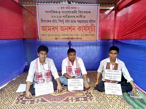 Three youths continue fast-unto-death