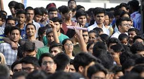 মাধ্যমিকে পাশের হার ৫৬.০৪ শতাংশ,কামাল দেখাল অখ্যাত স্কুলগুলি