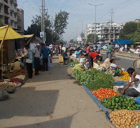 Minister prices Bengal variety at Rs 20 & Agra variety at Rs 22 a kg