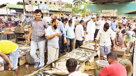 Street vendors fueling traffic congestion