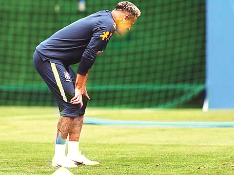 Neymar leaves practice with ankle pain