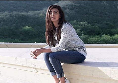 ঘোল পোষ্টাৰ: চেকৰেড গেমছৰ পিছত নেটফিলক্সৰ হ'ৰৰ ৱেব চিৰিচত ৰাধিকা আপটে