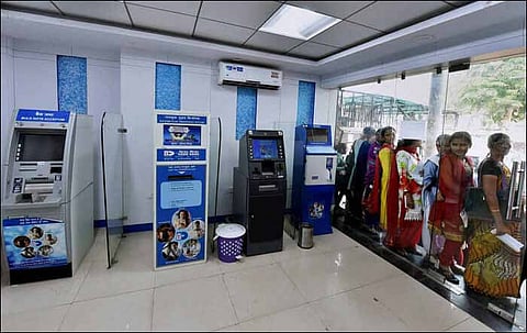 New 100-rupee note poses fresh headaches for ATM operators