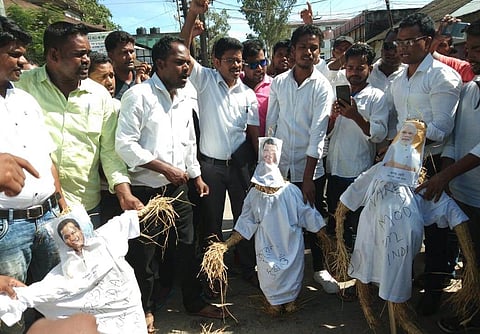 Assam Tea Tribes Students' Association(ATTSA) burns effigies of Ministers at Doomdooma, Assam
