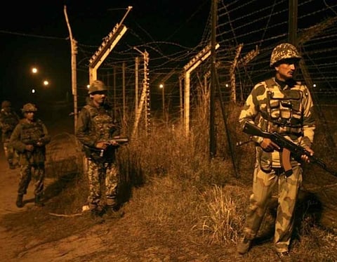 সীমান্তের কাজ দেখাশোনায় দিশপুরে নিয়ন্ত্ৰণ কক্ষ স্থাপন করতে বিএসএফকে নির্দেশ মুখ্যমন্ত্ৰী সোনোয়ালের