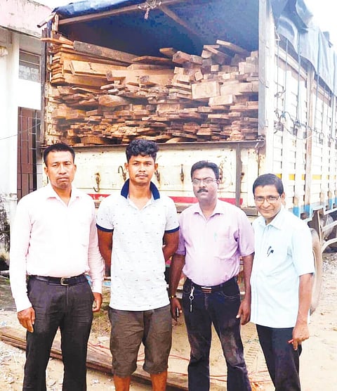 Saal wood loaded truck seized
