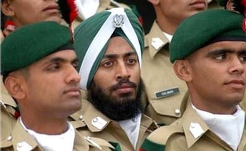 Pakistani Army Humiliates Own Soldier, Sikh Personnel Forced to Remove Turban and Pulled By Hair!
