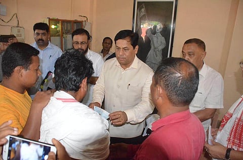 মুখ্যমন্ত্ৰী সোণোৱালে পৰ্যবেক্ষণ কৰে গহপুৰ,বুৰৈঘাটৰ গৰাখহনীয়াৰ ক্ষতি সাধন