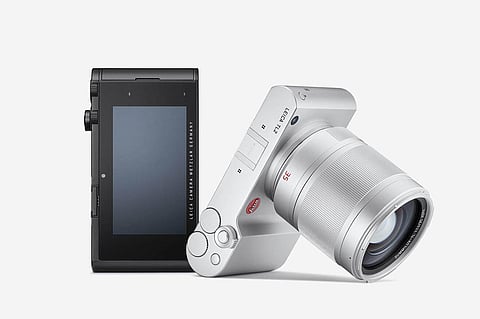 Grooming & Accessories: Leica TL2: Blending a smart phone into a camera