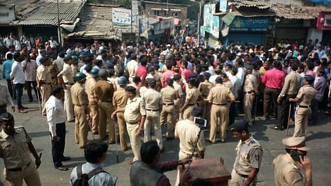 Violence mars Maratha quota stir, Mumbai shutsdown today