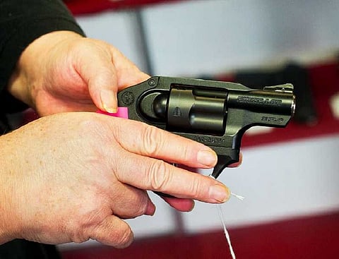 Two people arrested for trying to sell pistol