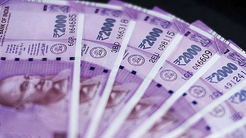 Rupee weakens in forward trade to Rs 70.10 per dollar
