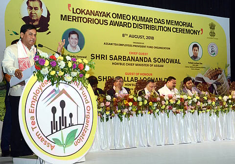 Chief Minister Sarbananda Sonowal Gives Away Lokanayak Omeo Kumar Das Awards