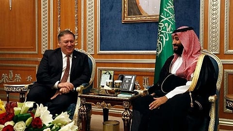 Mike Pompeo Meets Saudi King over Missing Journalist