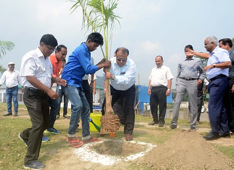 Shramdaan Offered on Railway Premises on Gandhi Jayanti
