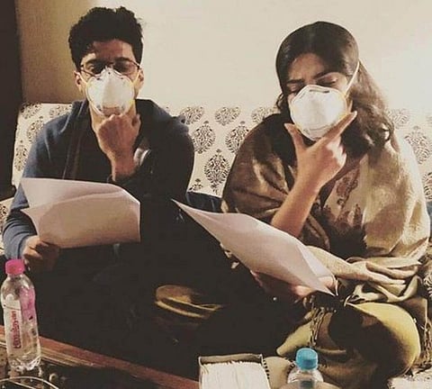 Farhan Akhtar, Priyanka Chopra Beat Delhi Pollution with Masks