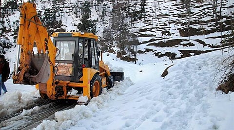 Jammu and Kashmir Witnesses Closure of Mughal Road due to Fresh Snowfall