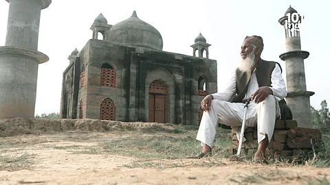 Mini Taj Mahal maker for wife dies in a road accident
