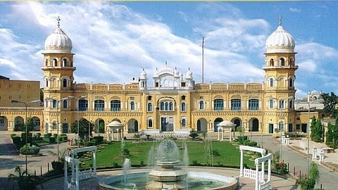 Siblings meet after Seven Decades: Sikh Brother meets Muslim Sisters in Pakistan!