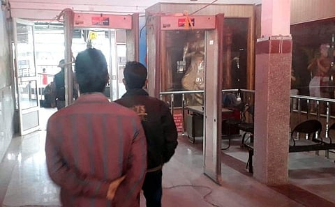 Serious Security Lapse in Guwahati Railway Station!