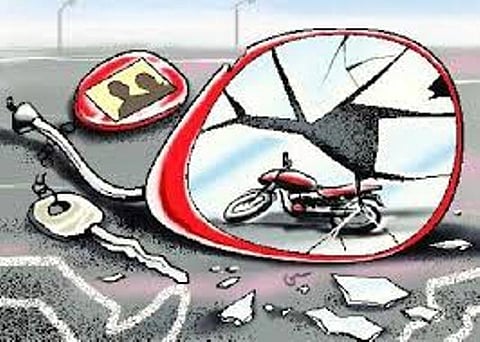 Two Injured in Road Mishap