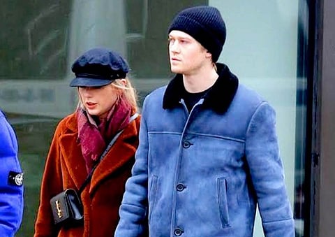 Taylor Swift And Joe Alwyn Cosy Up In New York