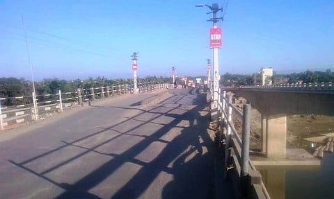 Traffic restricted on shaky Barak Bridge