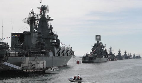 Russian military monitors US missile destroyer