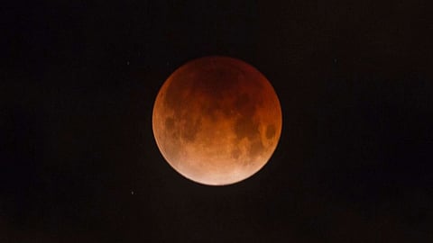 Total lunar eclipse, supermoon