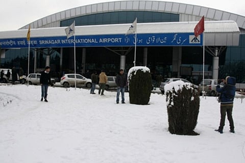 Heavy snowfall: flight operations suspended at Srinagar airport