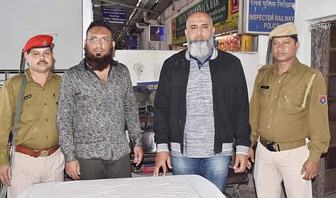 2 arrested with gold bars by Government Railway Police