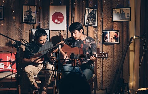 THE LIVING ROOM (LR) SESSIONS