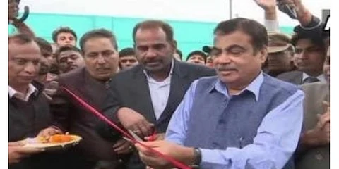 Gadkari inaugurates flyover at Delhi’s Dhaula Kuan junction