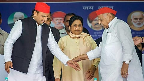 Mayawati-Mulayam Singh Yadav shares same stage after 25 years