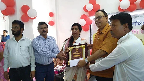 Bhaxa Oza Hemchandra Baruah Sahitya Bota to noted novelist Anuradha Puzari by Dergaon Xahitya Xabha