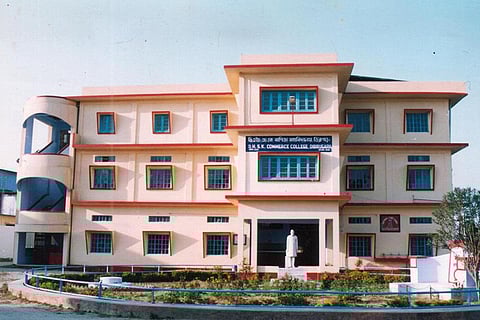 DHSK Commerce College principal gets Best Blood Donor award
