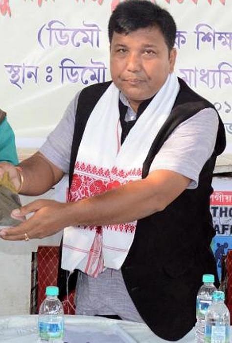 Thowra constituency MLA Kushal Dowari gives cash awards to poor student Lakhyashree Gogoi of Demow