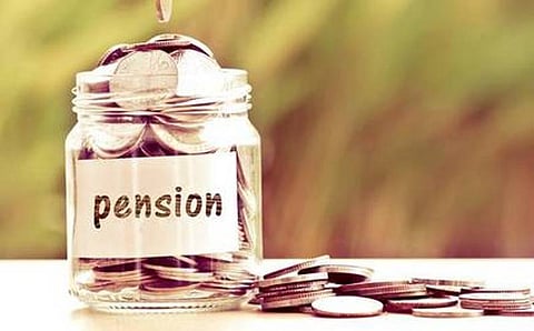 Retired high school teachers demand pension under OPS