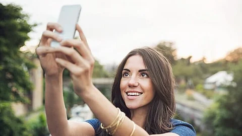 Here’s How You Can Click A Better Selfies