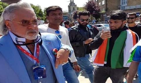 Vijay Mallya faces Indian fans' anger, Crowd chants 'Vijay Mallya chor hai'