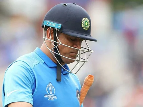 Dhoni trains with Jharkhand's Ranji team after being dropped from BCCI's contract list