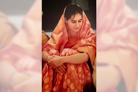 Priyanka Gandhi Joins #SareeTwitter, Wants ‘Dinner Date’ With Hubby